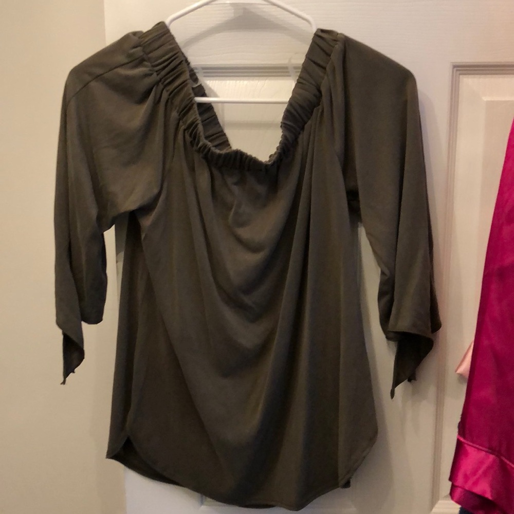 Off the shoulder top NWT